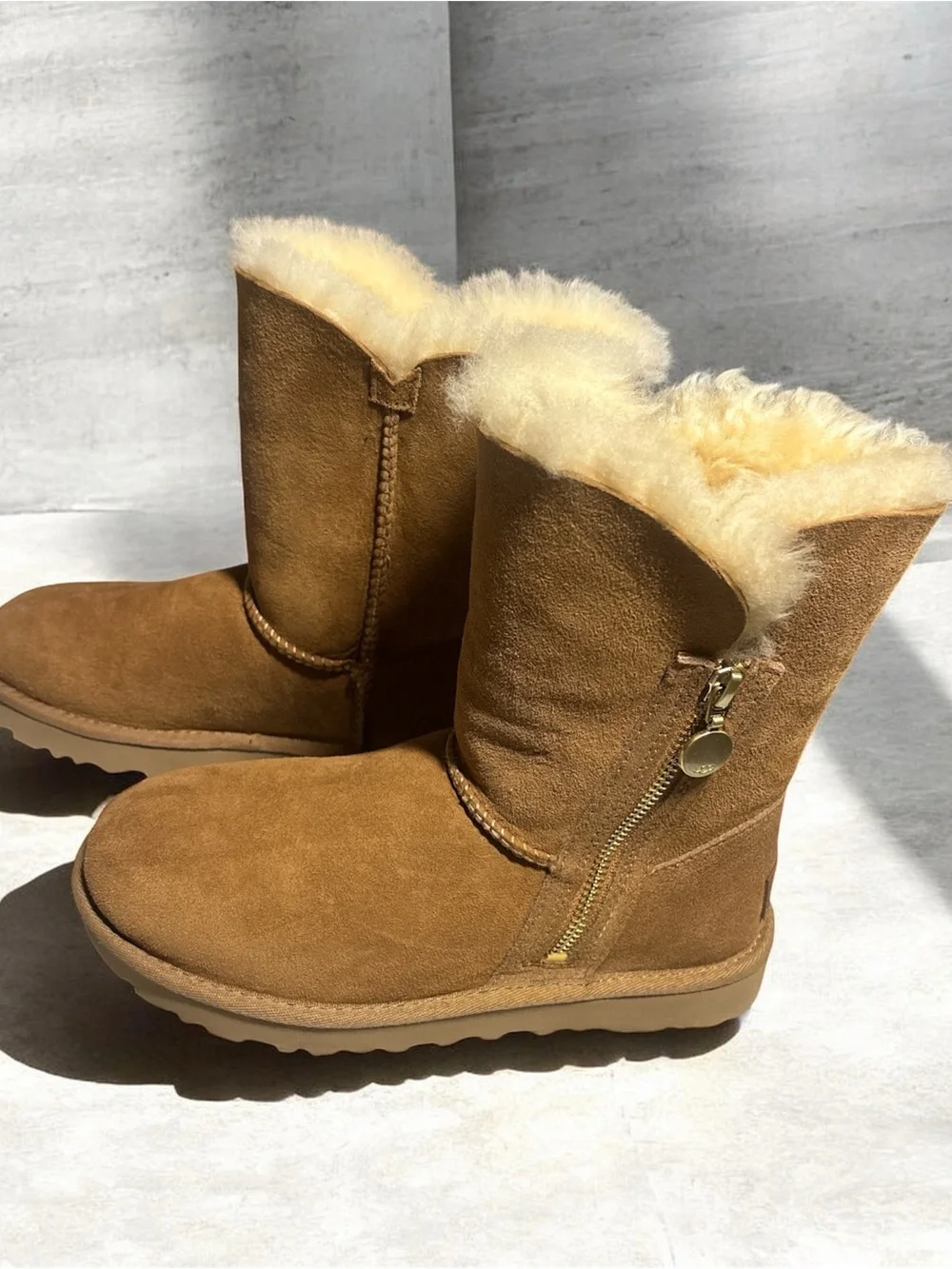 UGG Classic Short Bailey Zip Boots – Chestnut – Women’s Size 5 – New